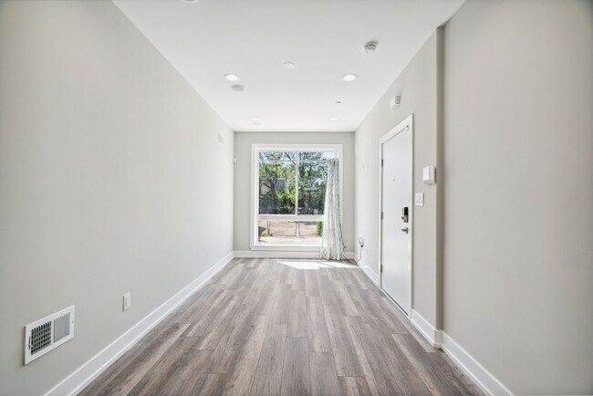 Building Photo - 2429 N 3rd St