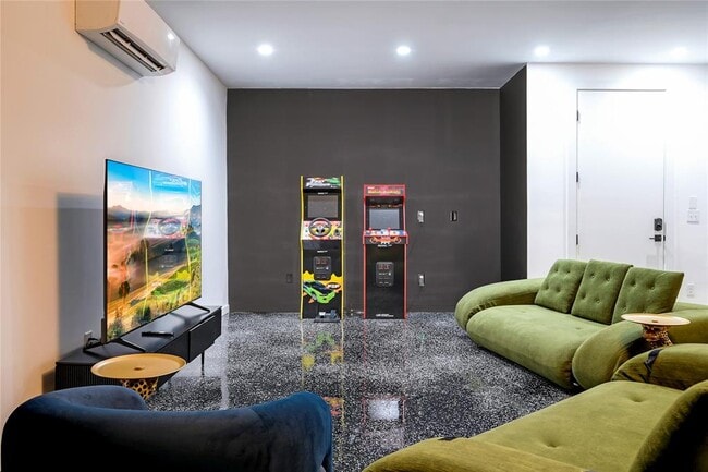 Building Photo - 7809 Woodrow Ave