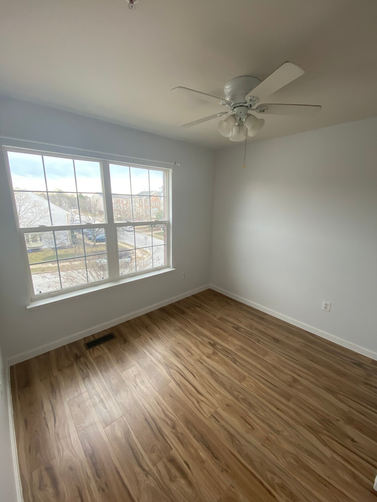 Building Photo - 5830 Shady Oak Ln