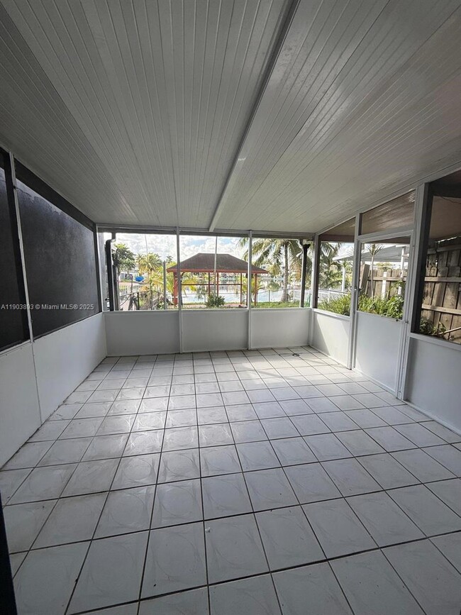 Building Photo - 1630 W 74th St