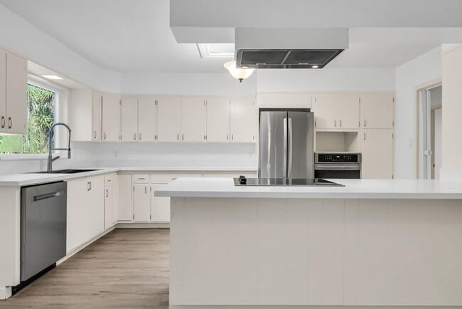 Building Photo - 280 Angelita Ave