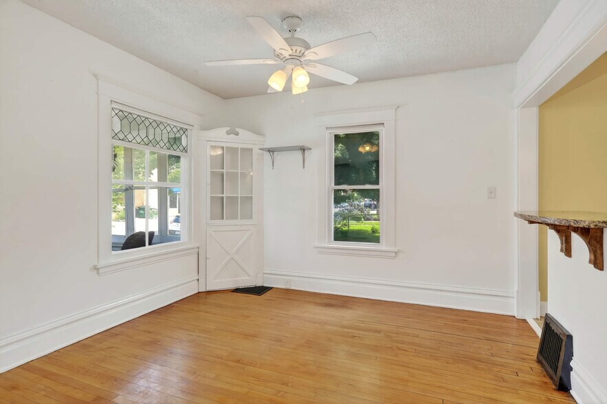 Building Photo - 2611 E 38th St