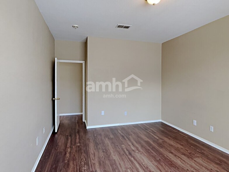 Building Photo - 8516 Rainy Lake Dr