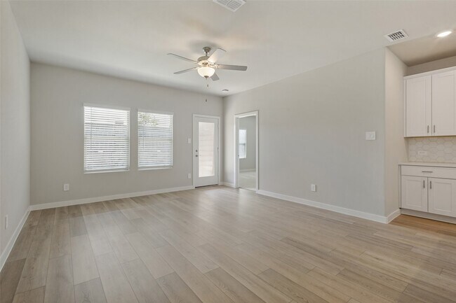 Building Photo - 6006 Alderton Dr