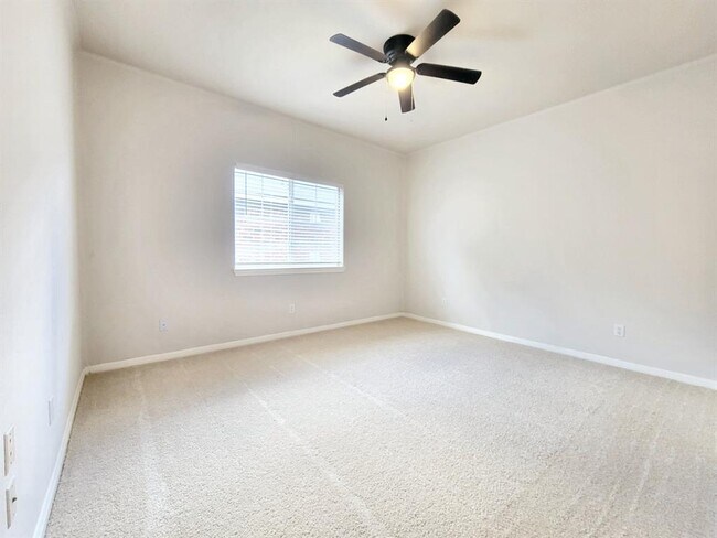 Building Photo - 613 Deercreek Ln