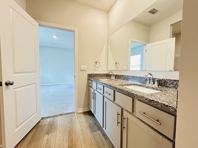 Building Photo - 6230 Forest Pines Dr