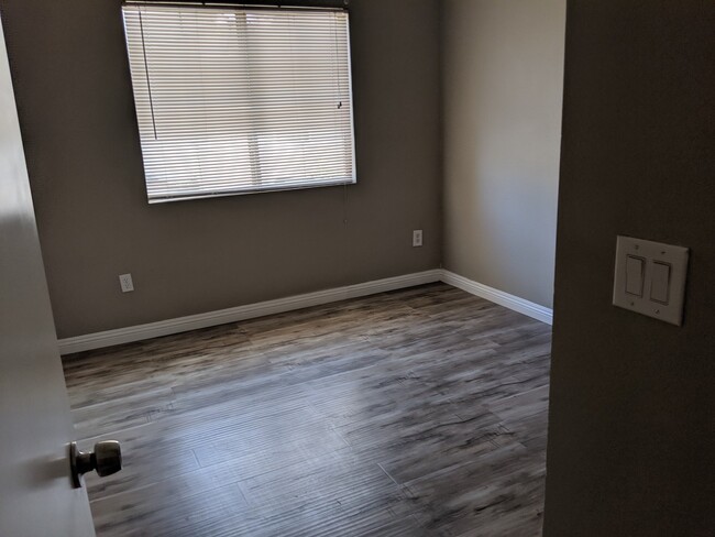 Building Photo - 2 BED 2 BATH FIRST FLOOR CONDO!!