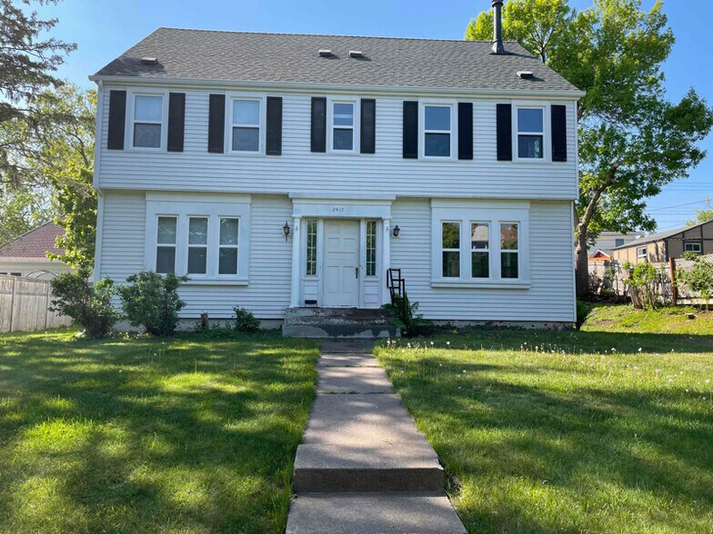 Building Photo - 2417 E 3rd St
