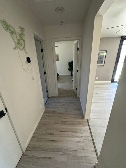Building Photo - 2210 Santa Clara Dr