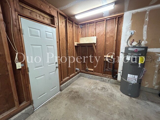 Building Photo - Updated West Eugene Home