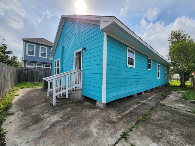 Building Photo - 1105 Erin St