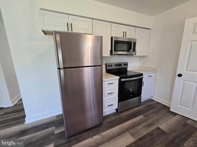 Building Photo - 254 Princeton St