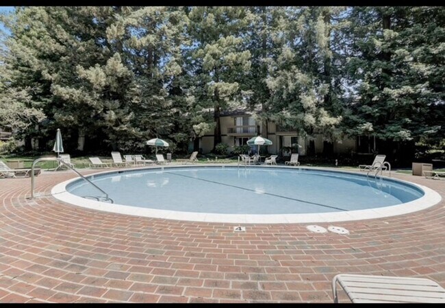 Building Photo - Tranquil Top-Floor End Unit with Stream Views & Resort Amenities — Blocks to Downtown