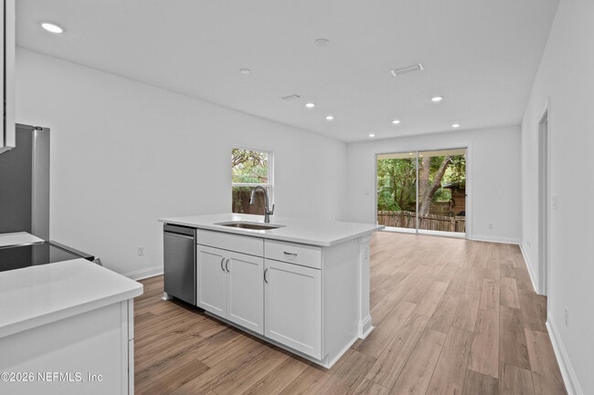 Building Photo - 221 Dartmouth Rd