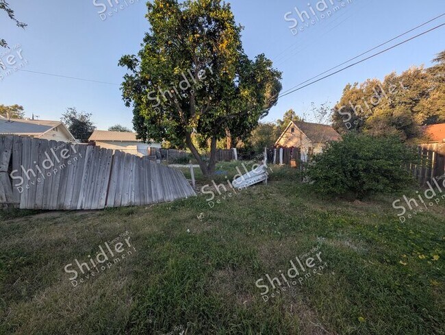 Building Photo - Upgraded Bungalow with Garage