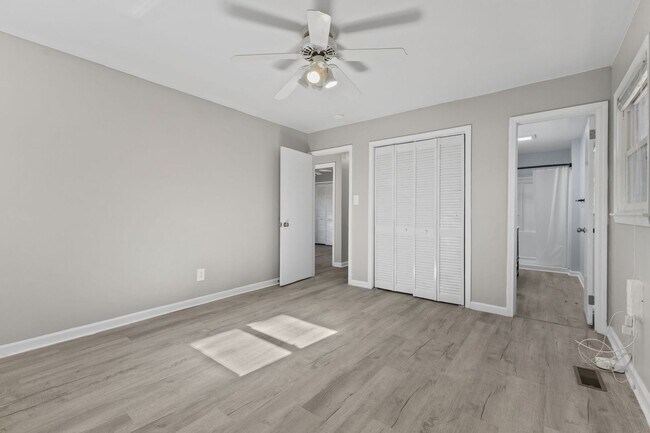 Building Photo - Welcome to the 3 Bed 2 Bath in Fayetteville