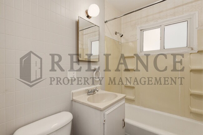 Building Photo - 826 N Elder St