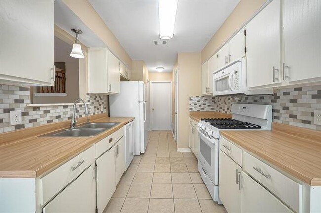 Building Photo - 14203 Sussman Ct
