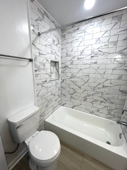 Building Photo - 711 S Jackson St