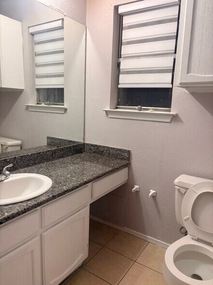 Building Photo - 2914 S Fielder Rd