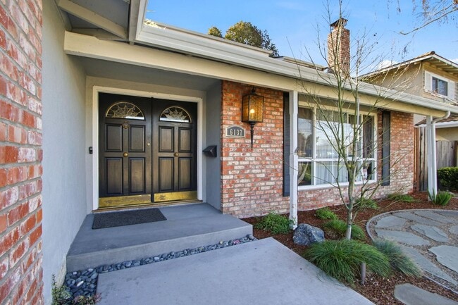 Building Photo - 6137 Banner Dr