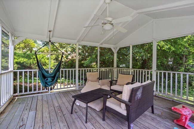 Building Photo - Beautiful brick home on a 1-acre lakefront...