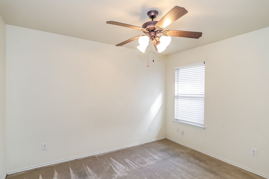 Building Photo - 20830 Banyan Crest Ln