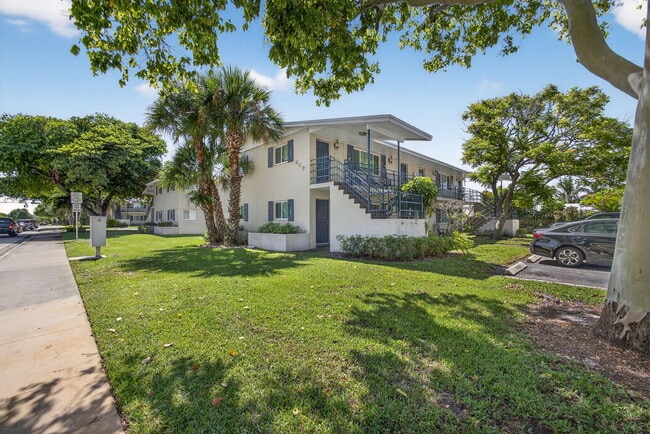 Building Photo - 809 Lighthouse Dr