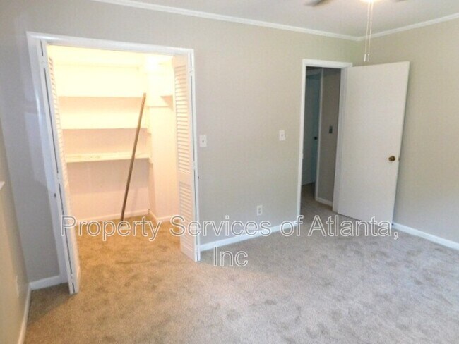 Building Photo - 4850 Lehigh Dr