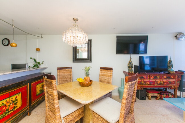 Building Photo - Fully Furnished Beach Front Condo on North Shore!