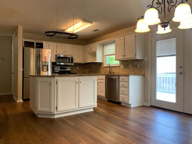 Building Photo - 1 Summer Ridge Ct