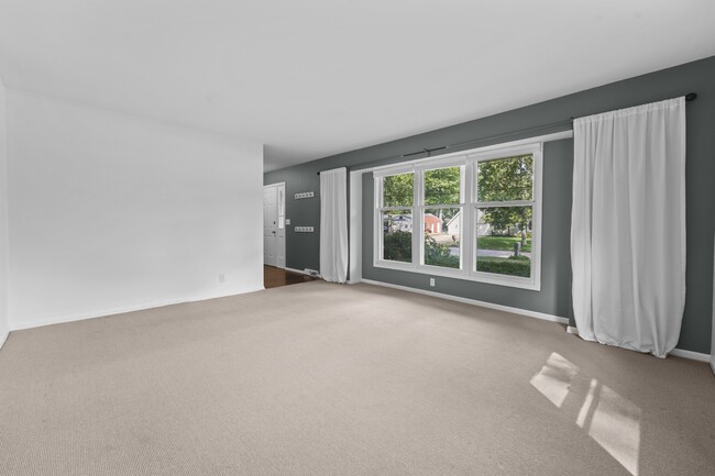 Building Photo - 1008 Forest Hills Dr