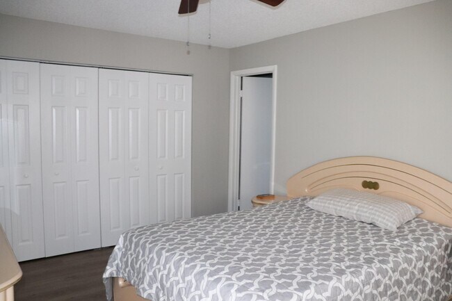 Building Photo - 801 Flanders Dr