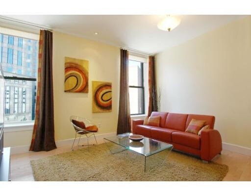 living room - 70 Lincoln St