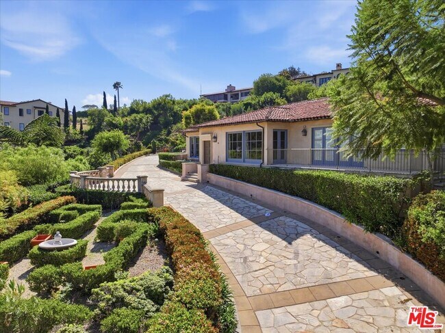 Building Photo - 6460 Via Colinita