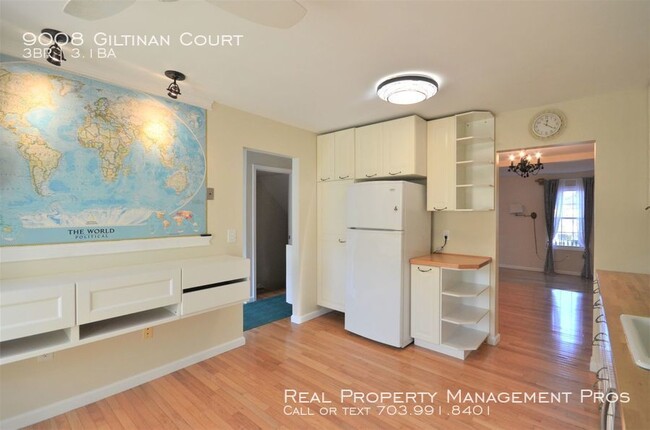 Building Photo - Charming End Unit by Huntsman Lake!