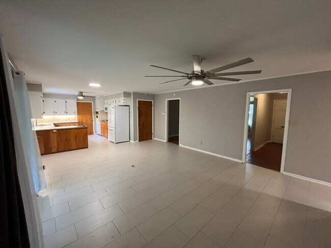 Building Photo - Very Nice 3 Bedroom 2 Bathroom House near the University of Arkansas Little Rock
