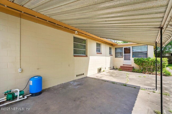Building Photo - 6446 Ledbury Dr S