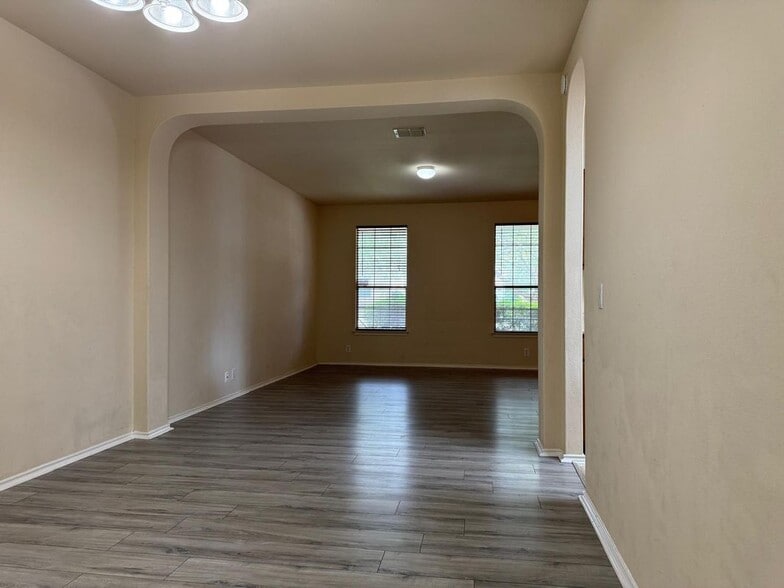 Building Photo - 4526 Darien Vista