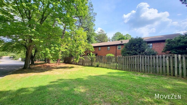 Building Photo - 5813 Nottoway Ct
