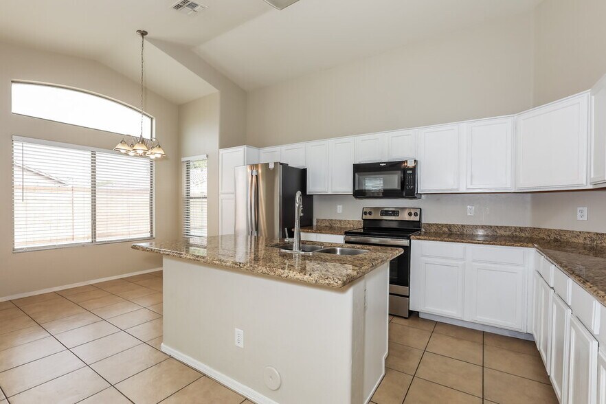 Building Photo - 6418 W Preston Ln