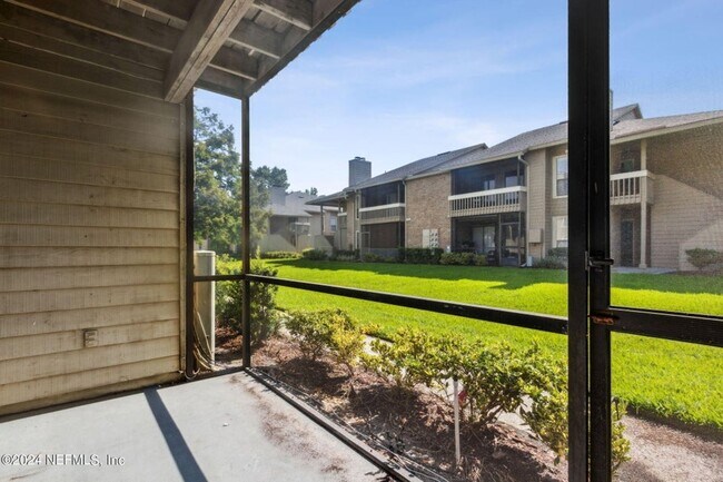 Building Photo - Renovated Condo in a Convenient Location!