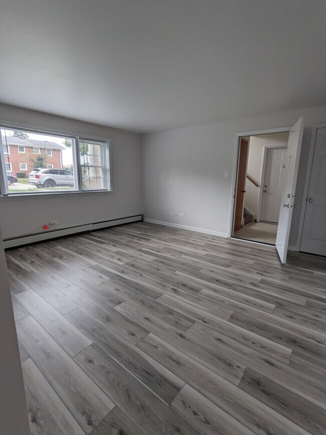 Building Photo - 600 Kungs Way