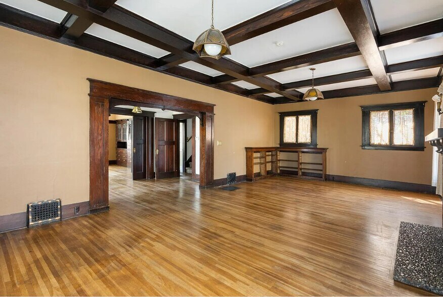 Living Room - 1019 W 6th Ave