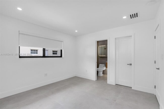 Building Photo - 1293 SW 22nd Ave