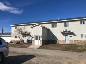 Building Photo - 2316 Lake Helena Dr