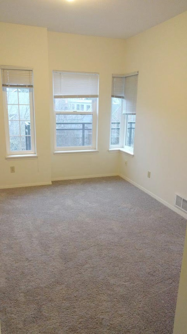 Building Photo - 2 Bedroom, 2 Bath i920sq ft with Private P...