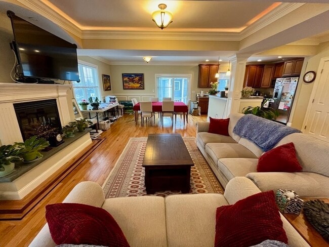 Building Photo - 122 Forest St