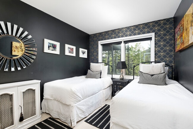 Building Photo - 122 Eastwood Rd