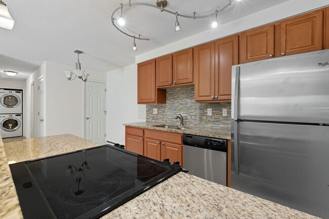 Building Photo - South Boulder 2-bedroom, 2-bath condo with...